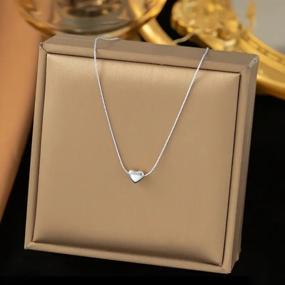 Zara Jewelry - Elegant Silver Heart Necklace